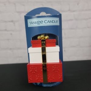 Yankee Candle. Scentplug Diffuser.  Presents, Light Up.